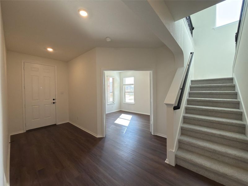 Spacious, unfurnished interior of a new home in River Bluff, Leander (Image 28).