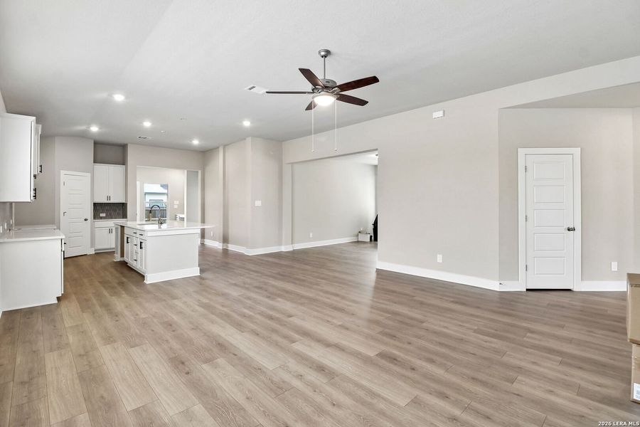 Spacious, unfurnished interior of a new home in Estancia Ranch - Premier Series, San Antonio (Image 33).