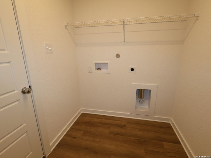 Spacious, unfurnished interior of a new home in Winding Brook, San Antonio (Image 34).