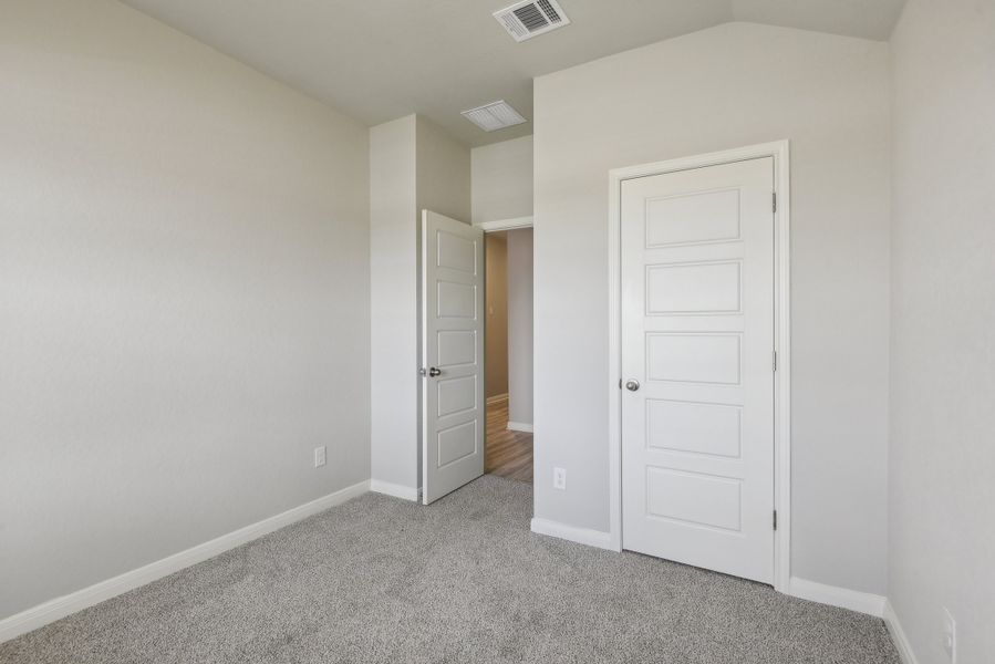 Spacious, unfurnished interior of a new home in Lexington Parke, Del Valle (Image 30).