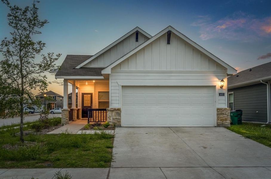 Craftsman house featuring a porch and a garage