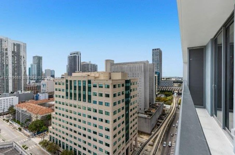 Condo located in Miami, FL showcasing its design and architecture (Image 25). Condo located in Miami, FL showcasing its design and architecture (Image 25).