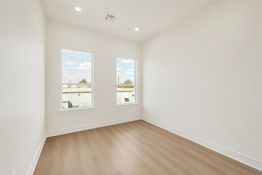 Spacious, unfurnished interior of a new home in , Houston (Image 25).