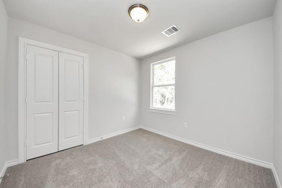Spacious, unfurnished interior of a new home in Santa Fe, Cleveland (Image 34).