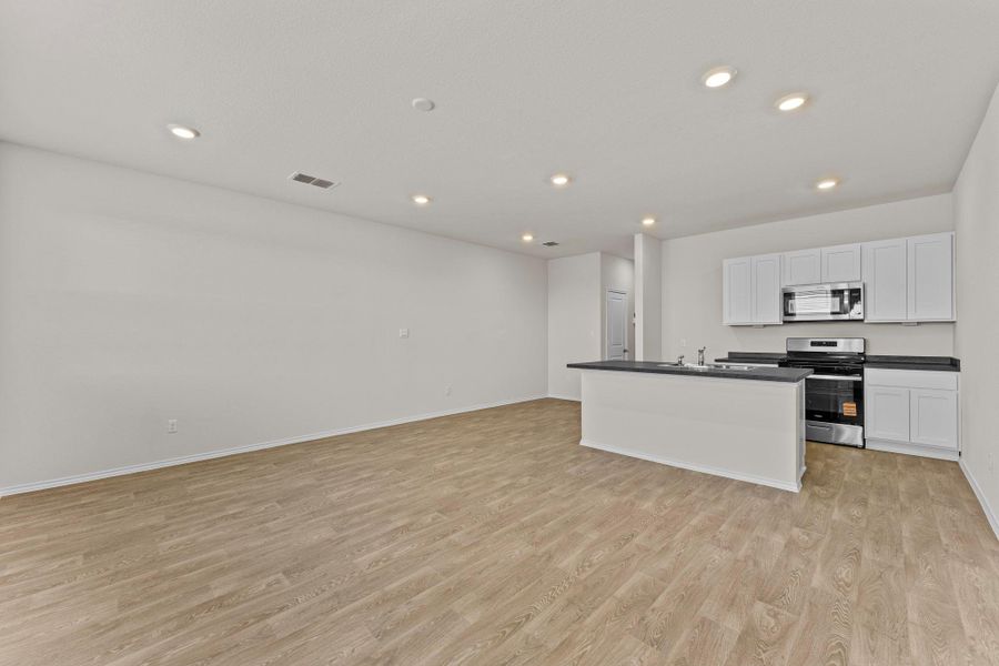 Spacious, unfurnished interior of a new home in Bollinger, Maxwell (Image 15).