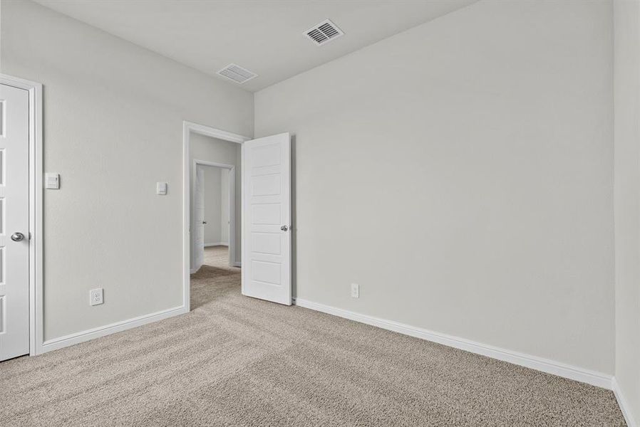 Spacious, unfurnished interior of a new home in The Canyons, Keene (Image 15).