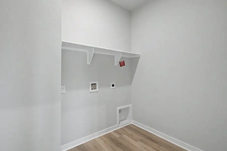 Spacious, unfurnished interior of a new home in Pleasant Hill, Bryan (Image 11).