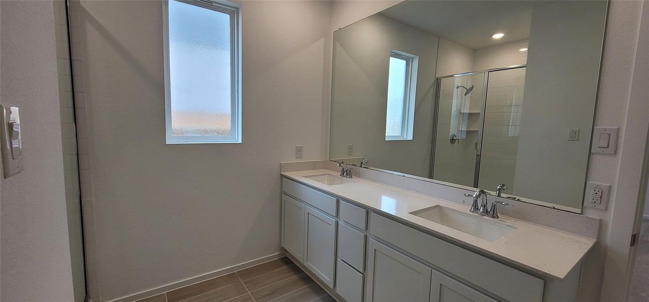 Pictures are representative of same floor plan - not the actual home Pictures are representative of same floor plan - not the actual home