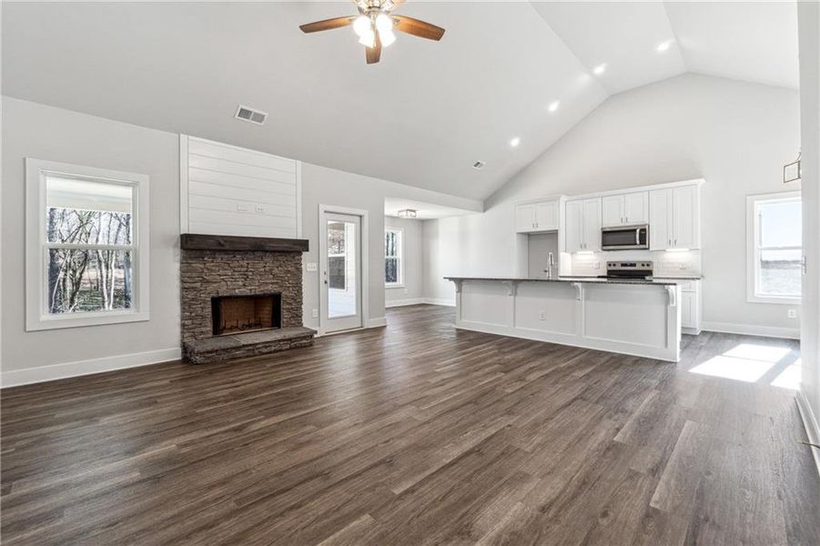 Spacious, unfurnished interior of a new home in , Talking Rock (Image 17).