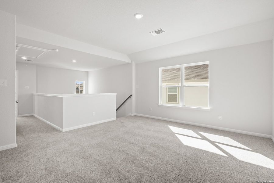 Spacious, unfurnished interior of a new home in Hunters Ranch, San Antonio (Image 25).