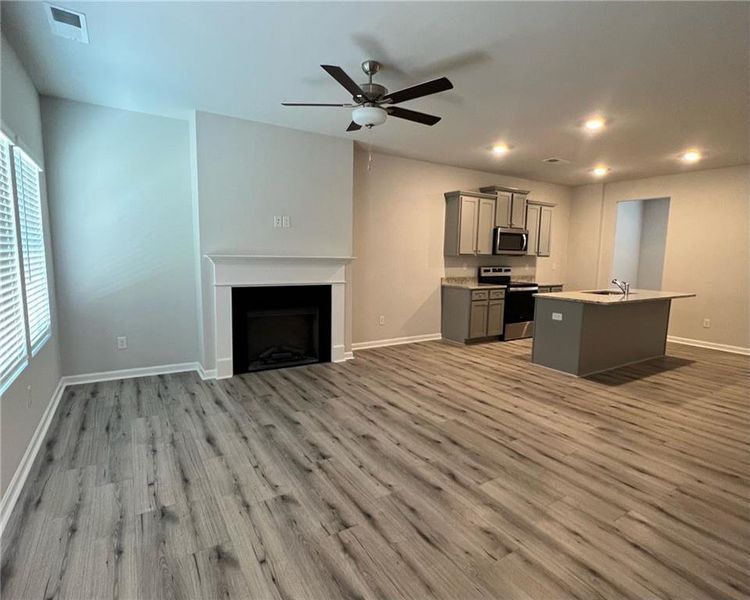 Spacious, unfurnished interior of a new home in , Union City (Image 16).