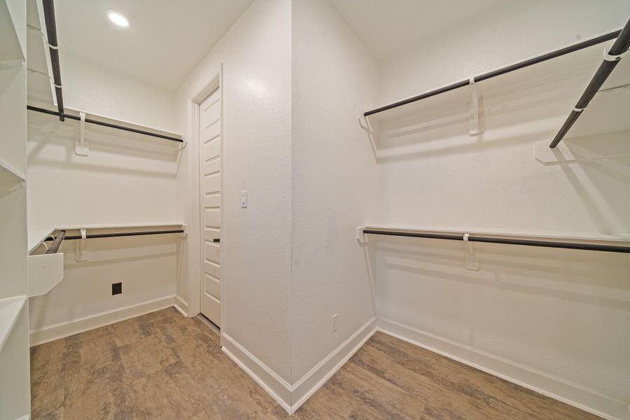 Spacious, unfurnished interior of a new home in , Brookshire (Image 30).