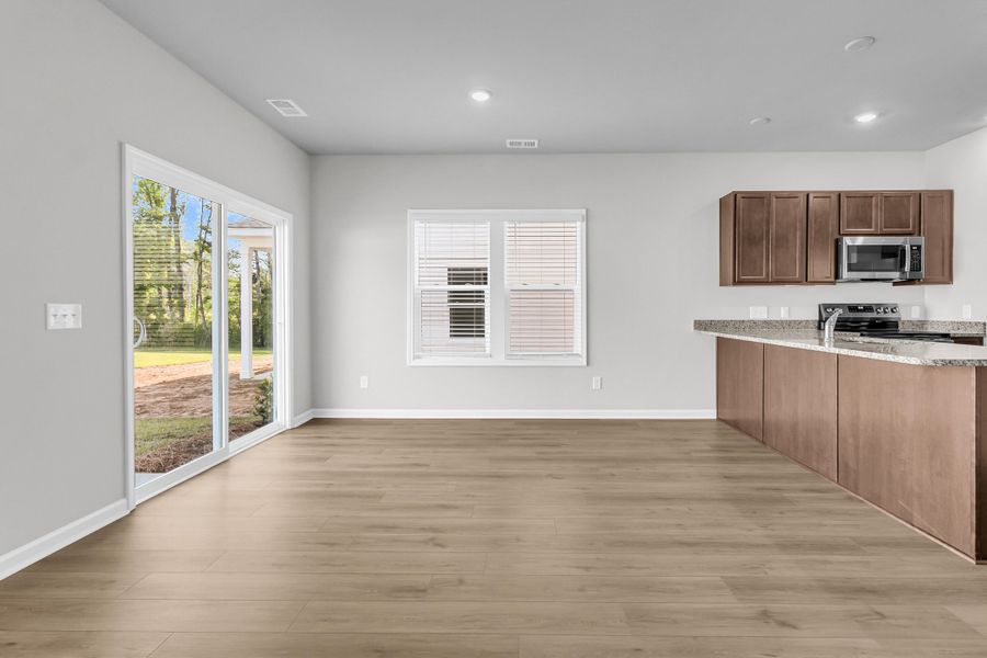 Spacious, unfurnished interior of a new home in Central Creek, Goose Creek (Image 21).