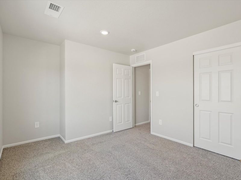 Spacious, unfurnished interior of a new home in Lake Bluff, Greeley (Image 13).