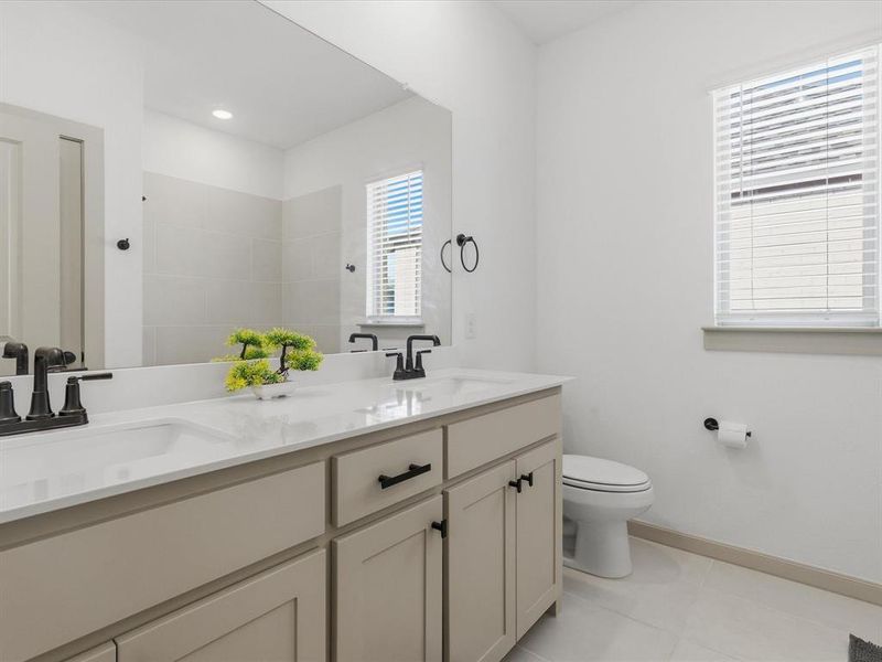 Dual vanity with integrated sinks and black matte fixtures