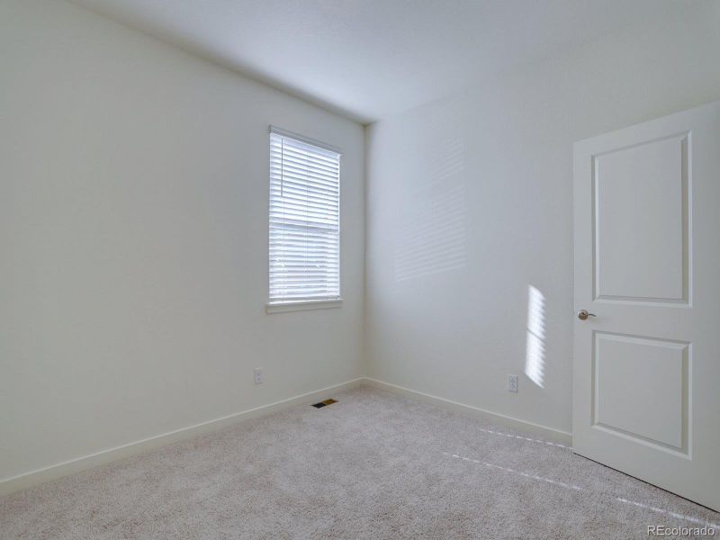 Spacious, unfurnished interior of a new home in Crystal Valley Pine Ridge, Castle Rock (Image 26).