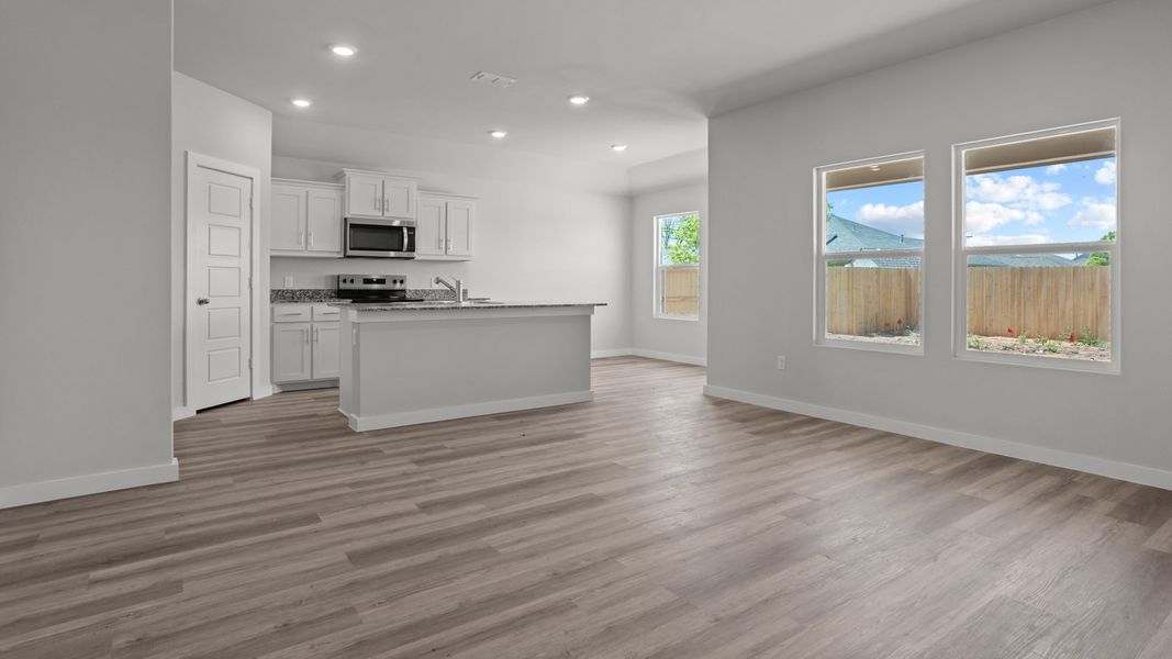 Representative unfurnished interior of a home built from the ASHBURN by D.R. Horton in Hampton Hills, Abilene (Image 9).