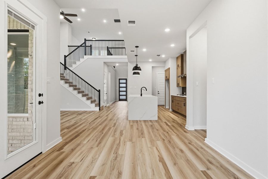 Spacious, unfurnished interior of a new home in Wolf Ranch, Georgetown (Image 23).