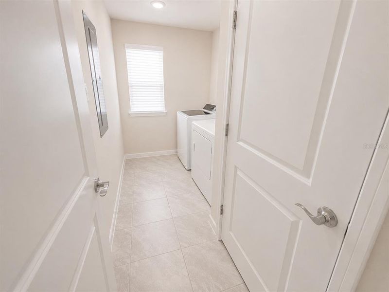 Spacious, unfurnished interior of a new home in Winding Meadows, Apopka (Image 20).