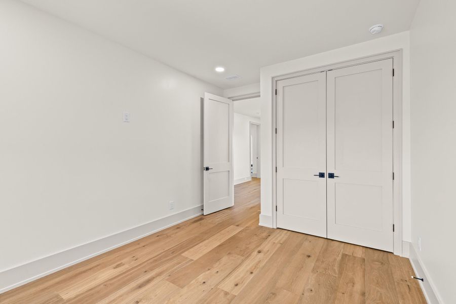 Spacious, unfurnished interior of a new home in , Charleston (Image 101).