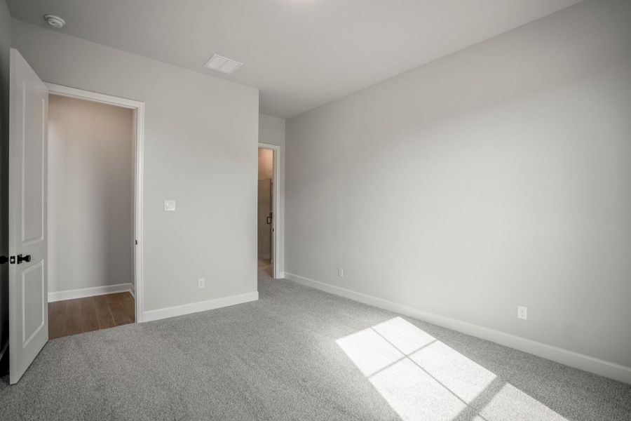 Spacious, unfurnished interior of a new home in Sienna 70′ Lots, Missouri City (Image 49).