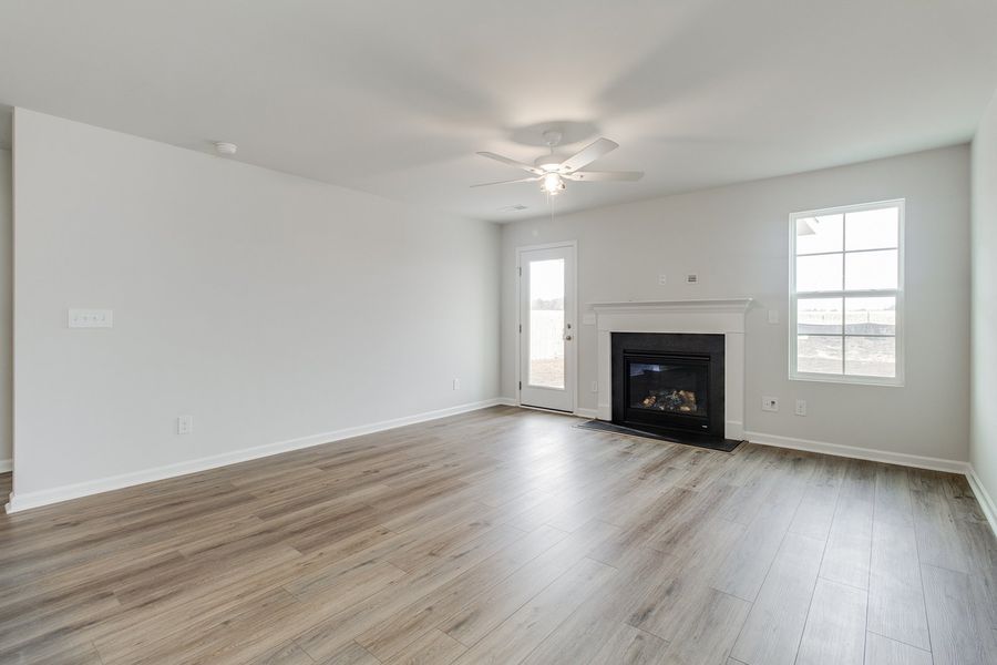 Spacious, unfurnished interior of a new home in Winston Point, Gilbert (Image 16).