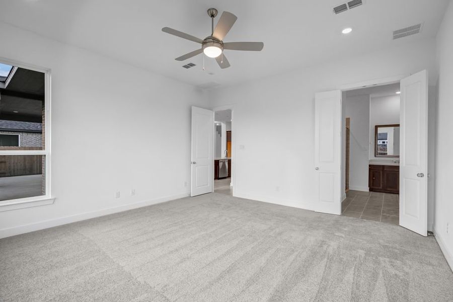 Spacious, unfurnished interior of a new home in Avalon at Friendswood 70s, Friendswood (Image 28).