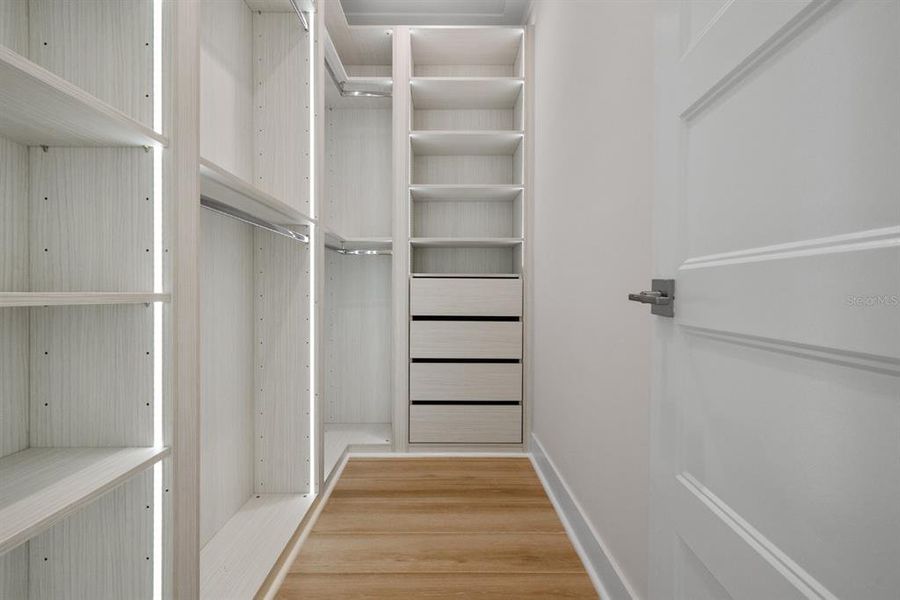 Spacious, unfurnished interior of a new home in , Apollo Beach (Image 26).