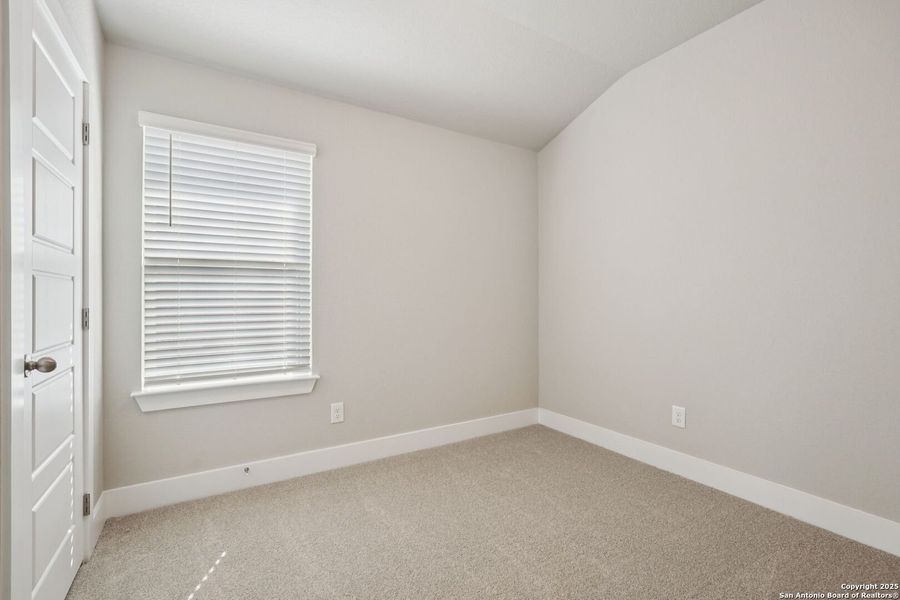 Spacious, unfurnished interior of a new home in Comanche Ridge, San Antonio (Image 21).