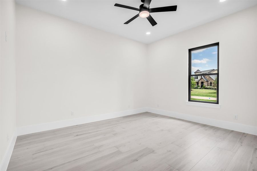 Spacious, unfurnished interior of a new home in , Tomball (Image 33).