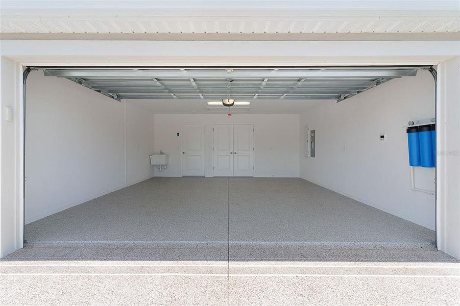 Spacious, unfurnished interior of a new home in , The Villages (Image 22).