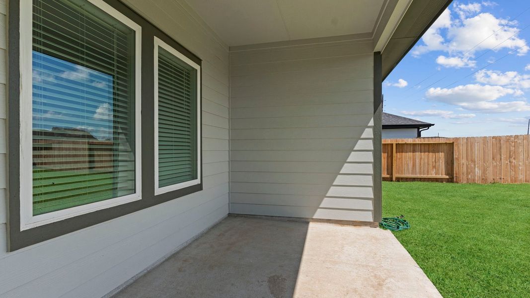 Exterior details and patio area of a home in Evergreen, Rosenberg (Image 2).