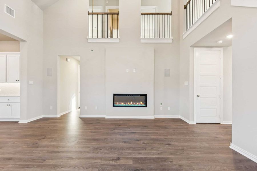 Spacious, unfurnished interior of a new home in Summer Crest, Fort Worth (Image 19).