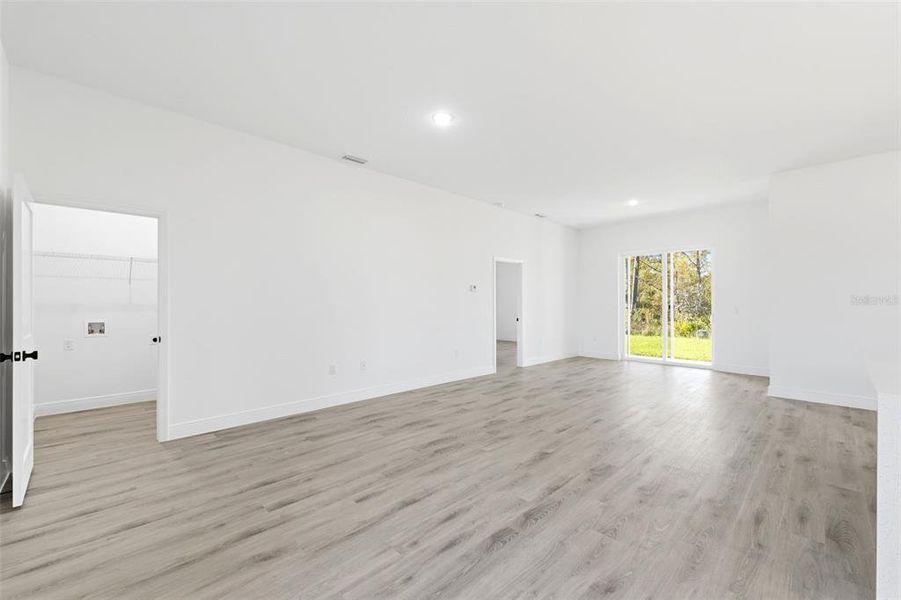 Spacious, unfurnished interior of a new home in , Ocala (Image 31).