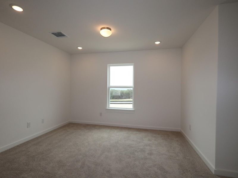 Spacious, unfurnished interior of a new home in Heritage, Dripping Springs (Image 7).