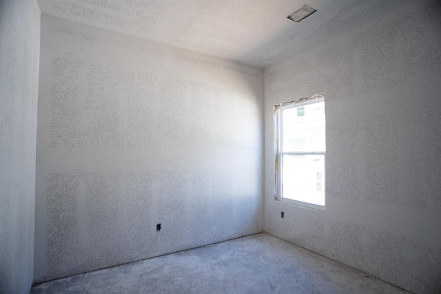 Spacious, unfurnished interior of a new home in , Navasota (Image 16).