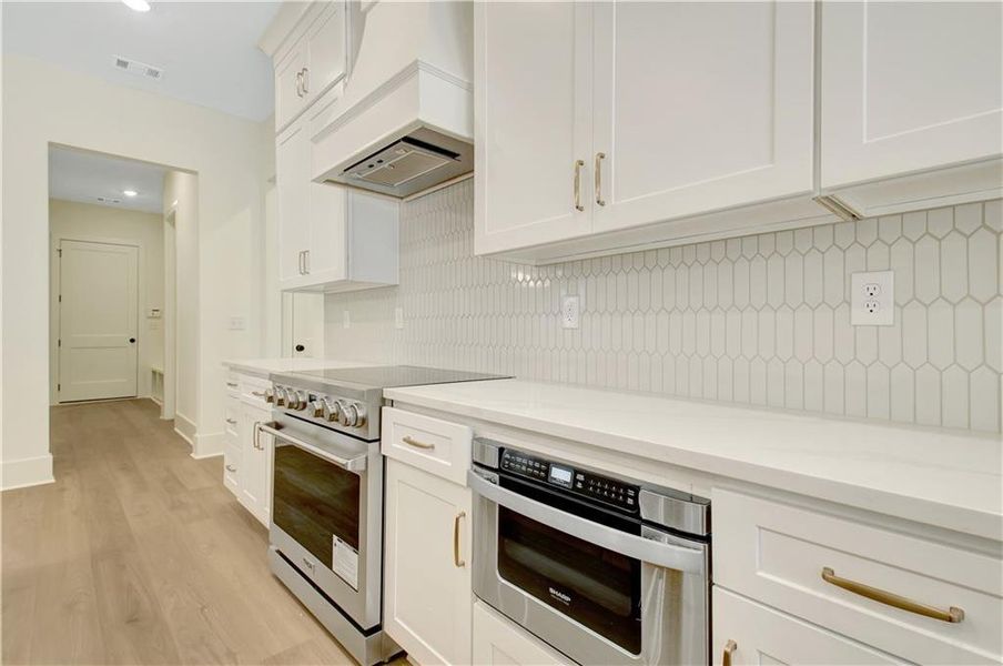 Furnished interior view inside a new home in , Luthersville (Image 9).