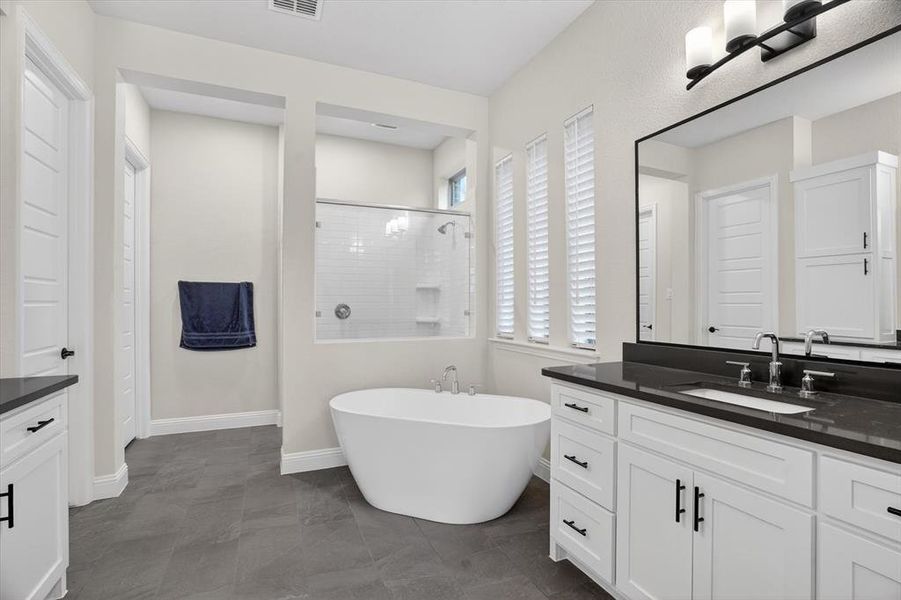 Furnished interior view inside a new home in Rockwood 65', Mansfield (Image 7).
