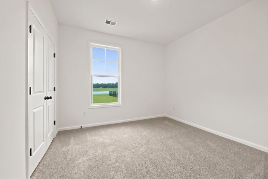 Spacious, unfurnished interior of a new home in Edgefield, Loris (Image 27).