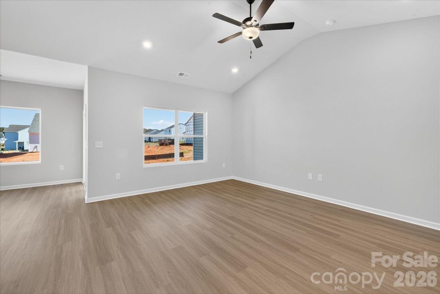 Spacious, unfurnished interior of a new home in Stagecoach Station, Gastonia (Image 15).