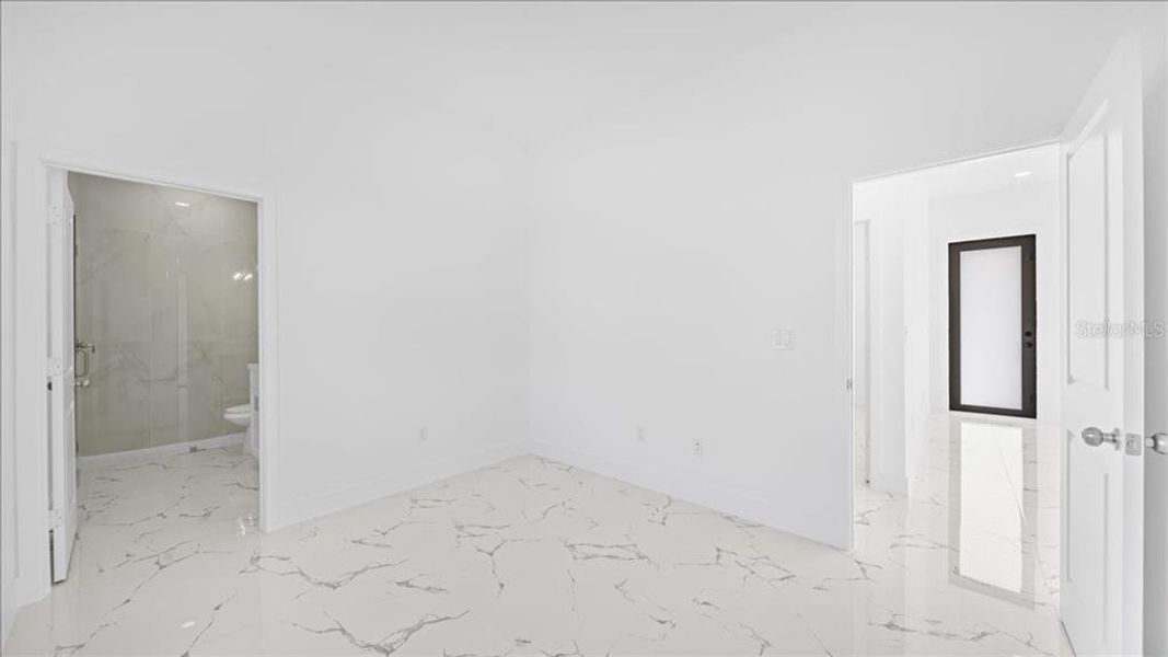 Spacious, unfurnished interior of a new home in , Lehigh Acres (Image 23).