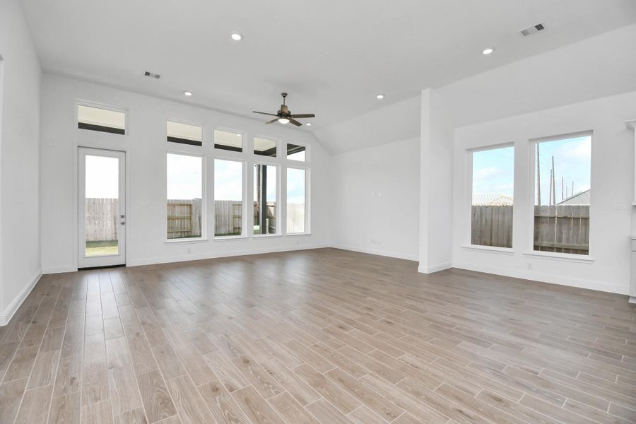Spacious, unfurnished interior of a new home in Arabella on the Prairie: Heritage Collection, Booth (Image 8).