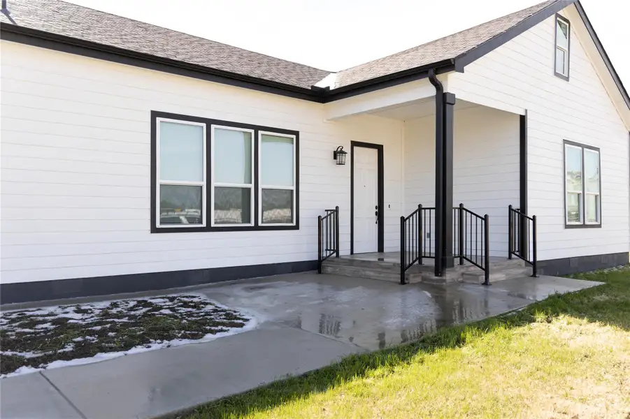 Exterior details and patio area of a home in , Thorndale (Image 18).