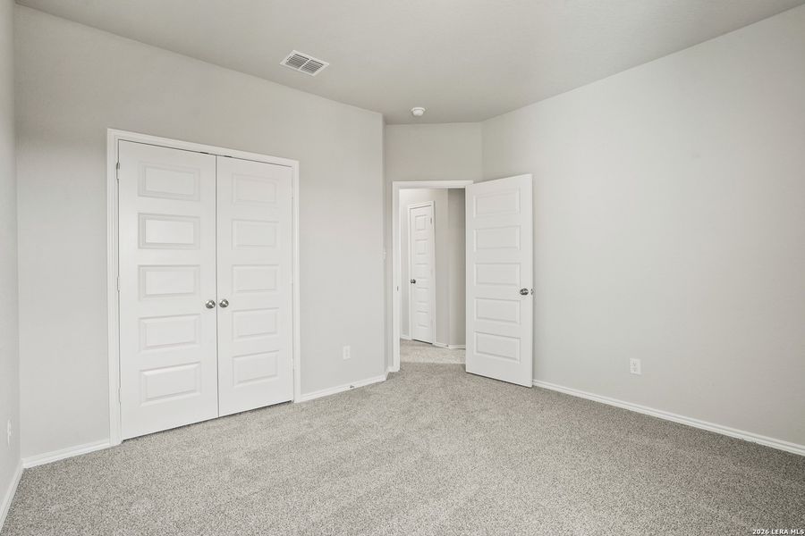 Spacious, unfurnished interior of a new home in Blue Ridge Ranch, San Antonio (Image 24).
