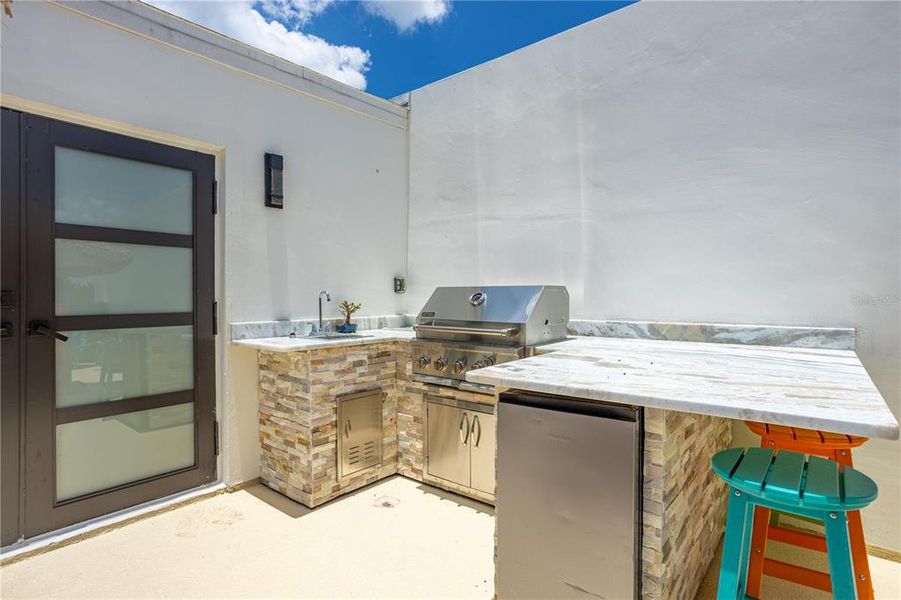 Exterior details and patio area of a home in , Pinellas Park (Image 2).