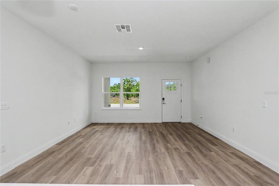 Spacious, unfurnished interior of a new home in , Citrus Springs (Image 31).