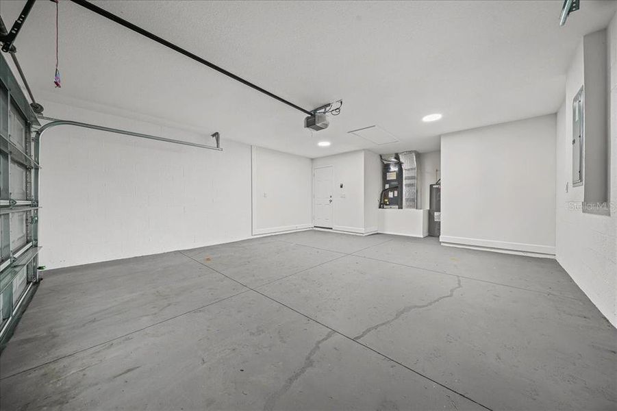 Spacious, unfurnished interior of a new home in , Ocala (Image 43).