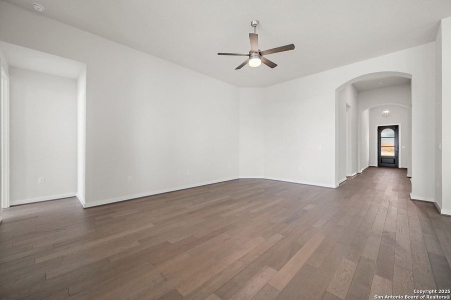 Spacious, unfurnished interior of a new home in VIDA, San Antonio (Image 25).