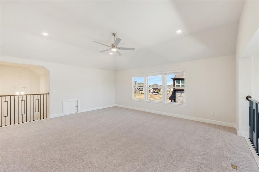 Spacious, unfurnished interior of a new home in Triple Diamond Ranch, Mansfield (Image 28).