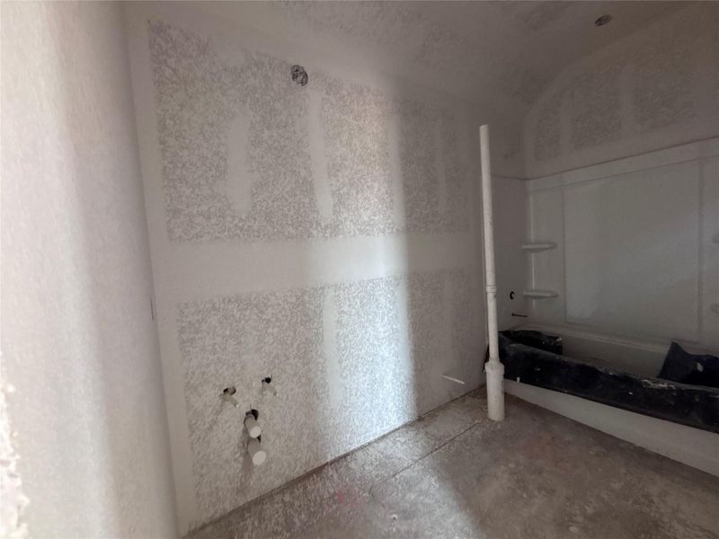 Spacious, unfurnished interior of a new home in The Colony 50s, Bastrop (Image 5). Spacious, unfurnished interior of a new home in The Colony 50s, Bastrop (Image 5).